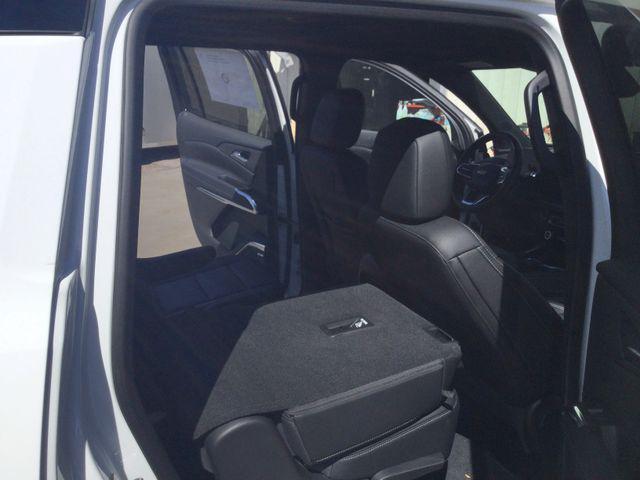 Photo of 2025 Summit White Chevrolet Traverse