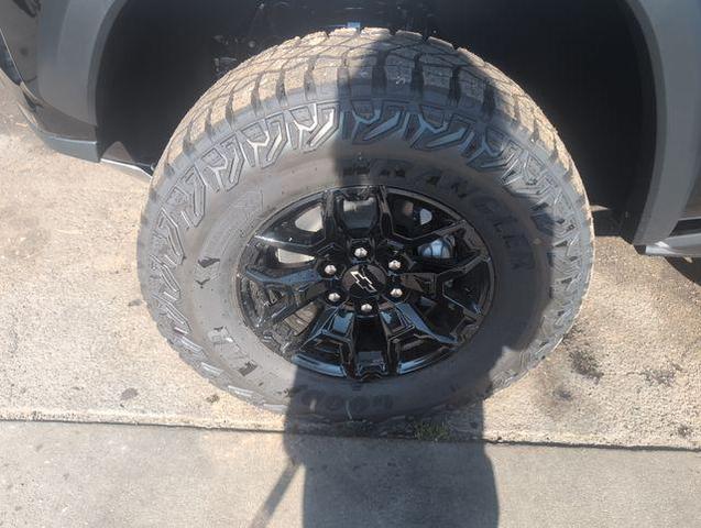 Photo of 2025 Black Chevrolet Colorado