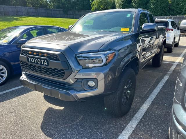 Photo of 2016 Blazing Blue Pearl Toyota Tacoma