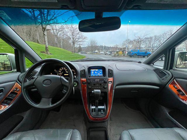 Photo of 1999 Silver Lexus RX 300