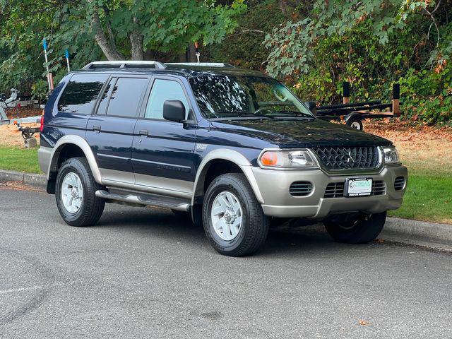 Photo of 2004 Blue Mitsubishi Montero Sport