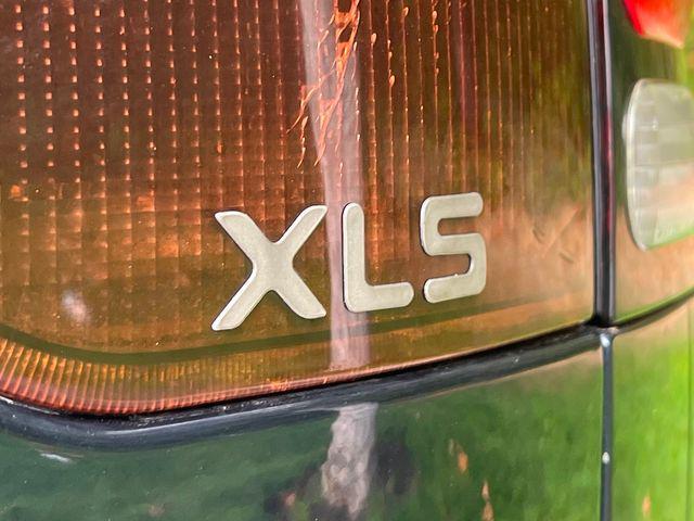 Photo of 2004 Blue Mitsubishi Montero Sport