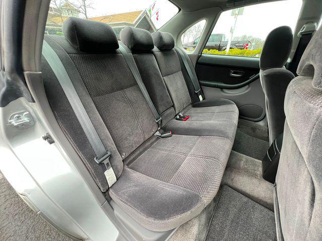 Photo of 2004 Silver Subaru Legacy