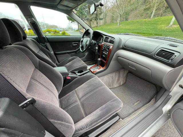 Photo of 2004 Silver Subaru Legacy