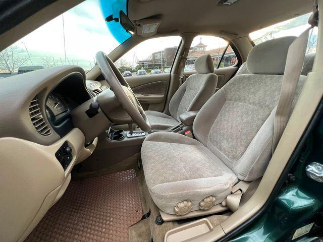 Photo of 2001 Green Nissan Sentra