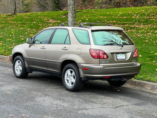 Photo of 1999 Gold Lexus RX 300