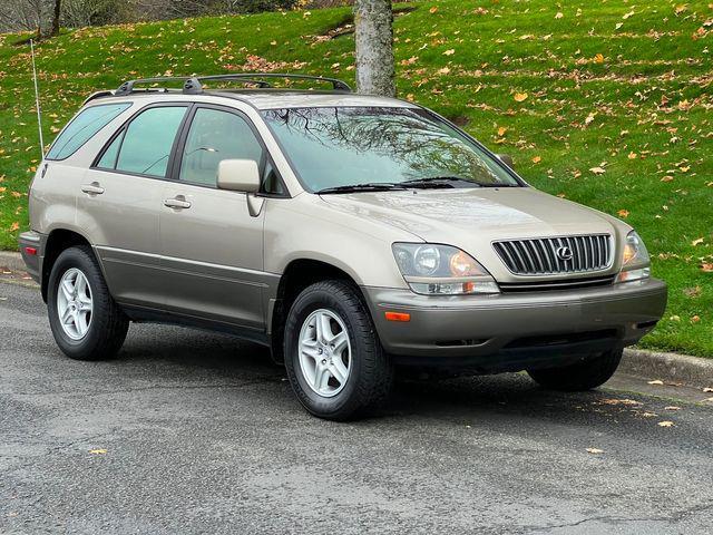 Photo of 1999 Gold Lexus RX 300