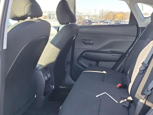Photo of 2025 Atlas White Hyundai KONA