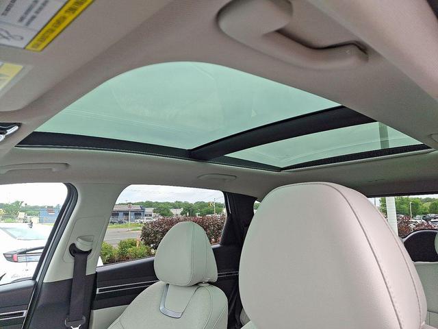 Photo of 2024 White Pearl Hyundai TUCSON