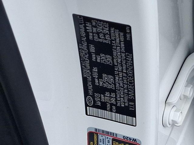 Photo of 2024 White Pearl Hyundai TUCSON