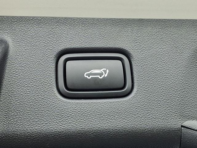 Photo of 2024 White Pearl Hyundai TUCSON