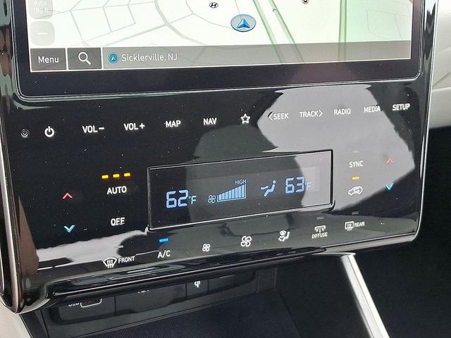 Photo of 2024 White Pearl Hyundai TUCSON