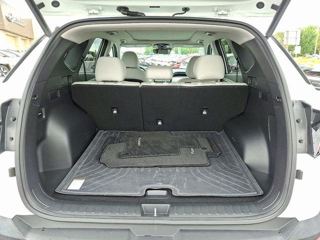 Photo of 2024 White Pearl Hyundai TUCSON