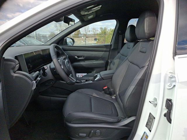 Photo of 2025 White Pearl Hyundai TUCSON