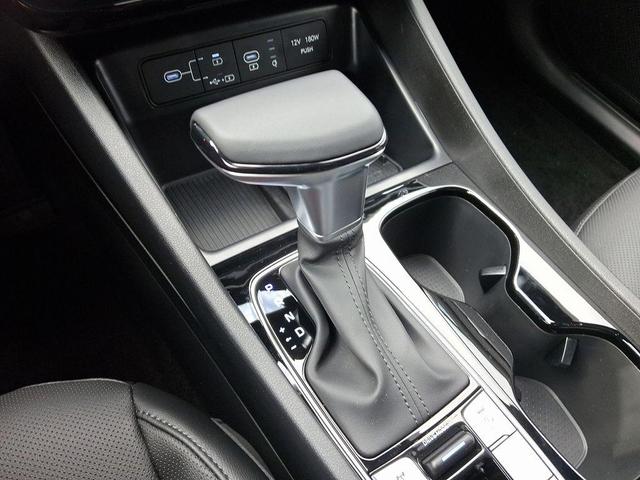 Photo of 2025 White Pearl Hyundai TUCSON