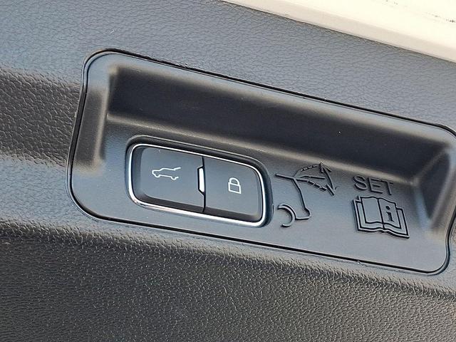 Photo of 2020 Star White Metallic Tri-Coat Ford Explorer