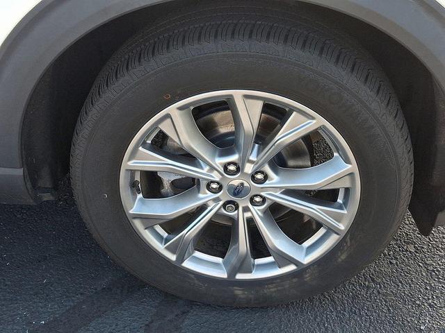 Photo of 2020 Star White Metallic Tri-Coat Ford Explorer