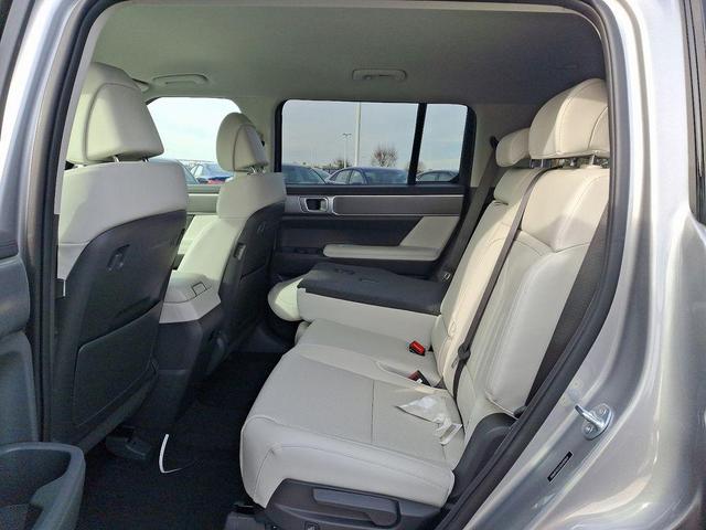 Photo of 2025 Shimmering Silver Pearl Hyundai SANTA FE