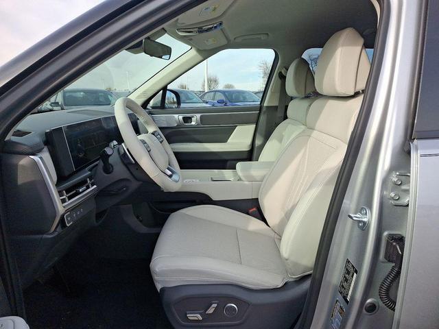 Photo of 2025 Shimmering Silver Pearl Hyundai SANTA FE