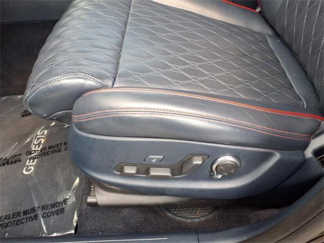 Photo of 2022 Vik Black Genesis GV70