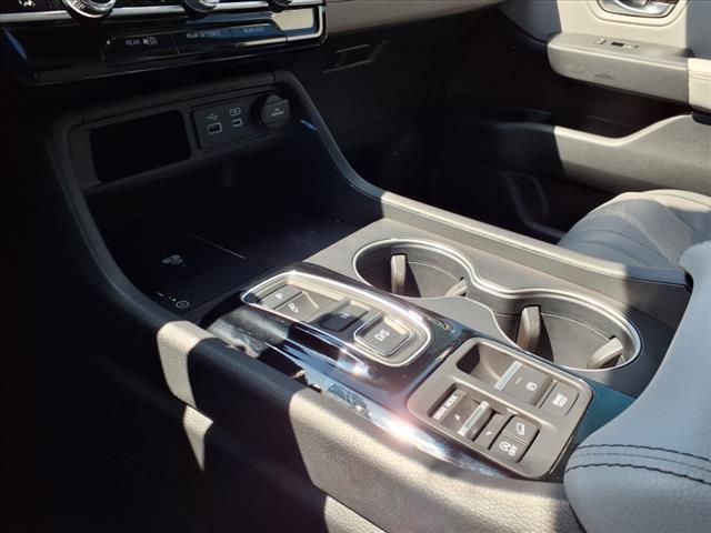 Photo of 2025 Obsidian Blue Pearl Honda Pilot