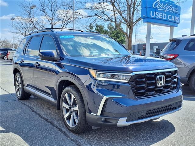 Photo of 2025 Obsidian Blue Pearl Honda Pilot
