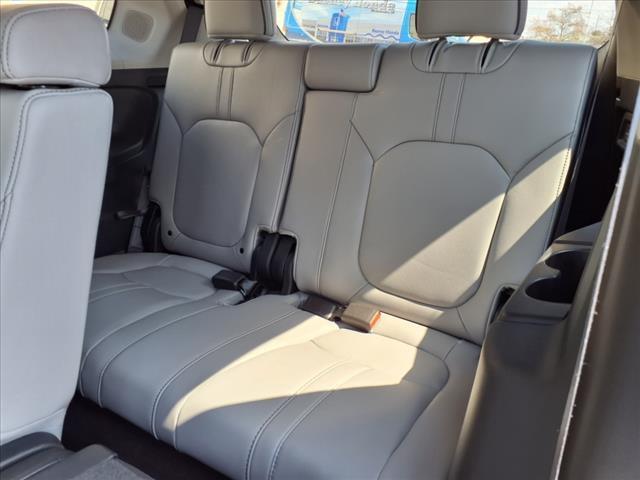 Photo of 2025 Obsidian Blue Pearl Honda Pilot