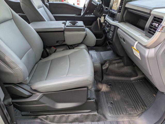 Photo of 2025 Oxford White Ford F-250