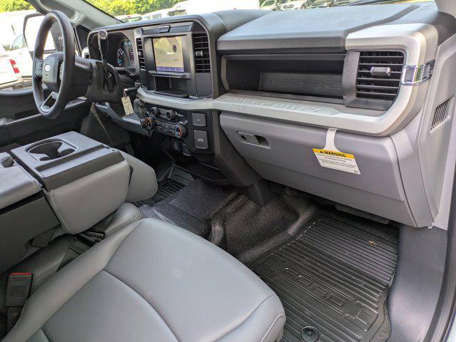Photo of 2025 Oxford White Ford F-250