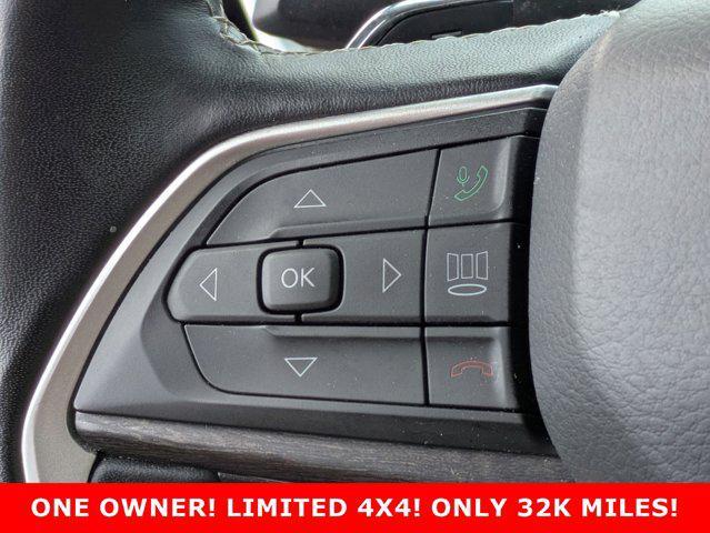 Photo of 2021 Diamond Black Crystal Pearlcoat Jeep Grand Cherokee L