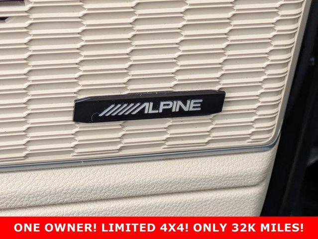 Photo of 2021 Diamond Black Crystal Pearlcoat Jeep Grand Cherokee L