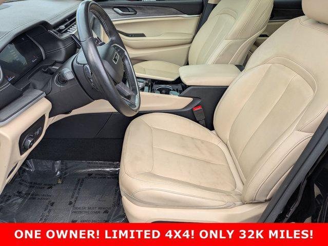 Photo of 2021 Diamond Black Crystal Pearlcoat Jeep Grand Cherokee L