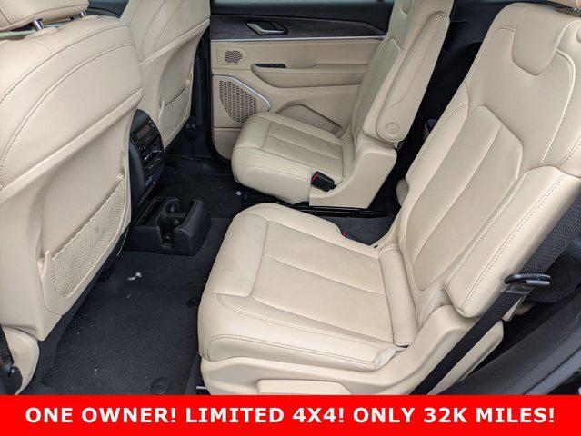 Photo of 2021 Diamond Black Crystal Pearlcoat Jeep Grand Cherokee L