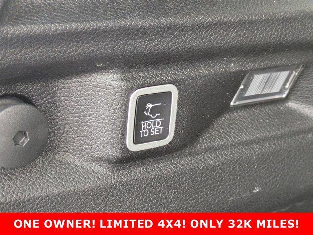 Photo of 2021 Diamond Black Crystal Pearlcoat Jeep Grand Cherokee L