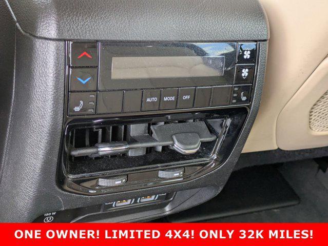 Photo of 2021 Diamond Black Crystal Pearlcoat Jeep Grand Cherokee L