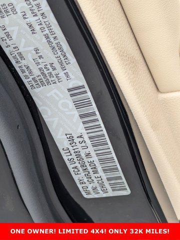Photo of 2021 Diamond Black Crystal Pearlcoat Jeep Grand Cherokee L