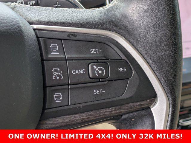 Photo of 2021 Diamond Black Crystal Pearlcoat Jeep Grand Cherokee L