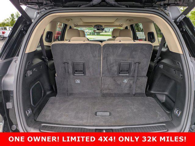 Photo of 2021 Diamond Black Crystal Pearlcoat Jeep Grand Cherokee L