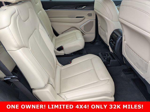 Photo of 2021 Diamond Black Crystal Pearlcoat Jeep Grand Cherokee L
