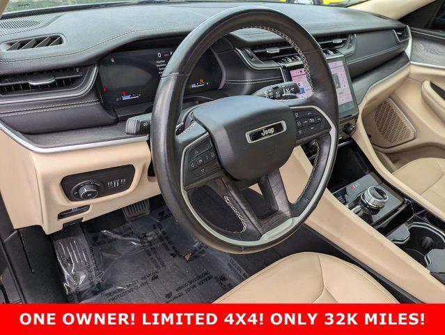 Photo of 2021 Diamond Black Crystal Pearlcoat Jeep Grand Cherokee L