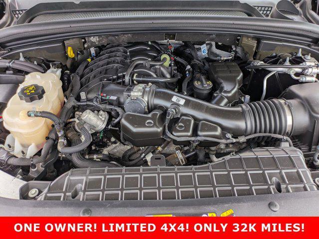 Photo of 2021 Diamond Black Crystal Pearlcoat Jeep Grand Cherokee L