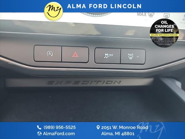 Photo of 2024 Star White Metallic Tri-Coat Ford Expedition Max