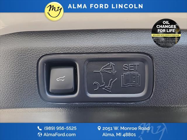 Photo of 2024 Star White Metallic Tri-Coat Ford Expedition Max