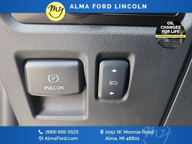 Photo of 2024 Star White Metallic Tri-Coat Ford Expedition Max