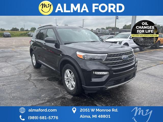 Photo of 2022 Black Metallic Ford Explorer