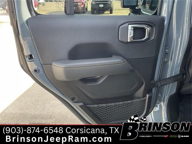 Photo of 2025 Anvil Clearcoat Jeep Gladiator