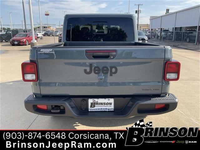 Photo of 2025 Anvil Clearcoat Jeep Gladiator