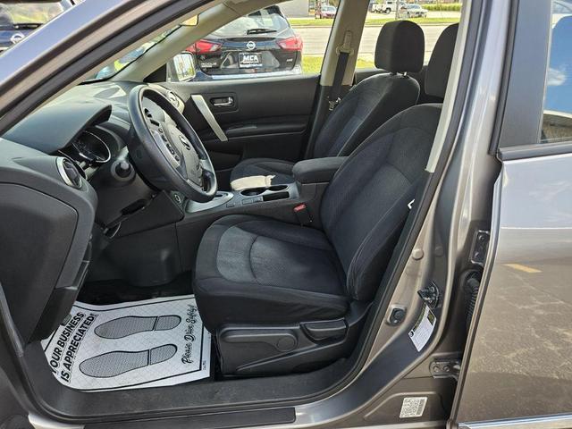 Photo of 2015 Platinum Graphite Nissan Rogue Select