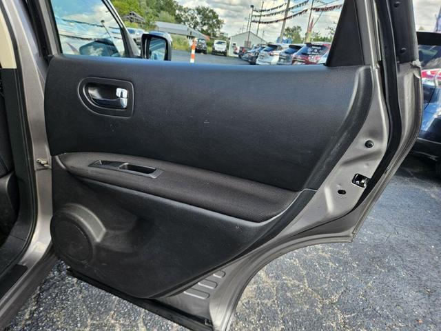 Photo of 2015 Platinum Graphite Nissan Rogue Select