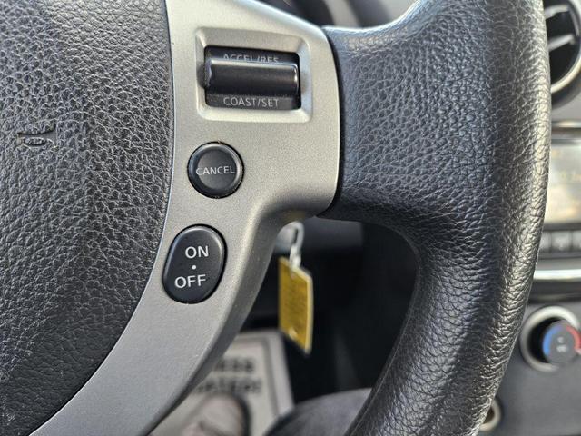 Photo of 2015 Platinum Graphite Nissan Rogue Select